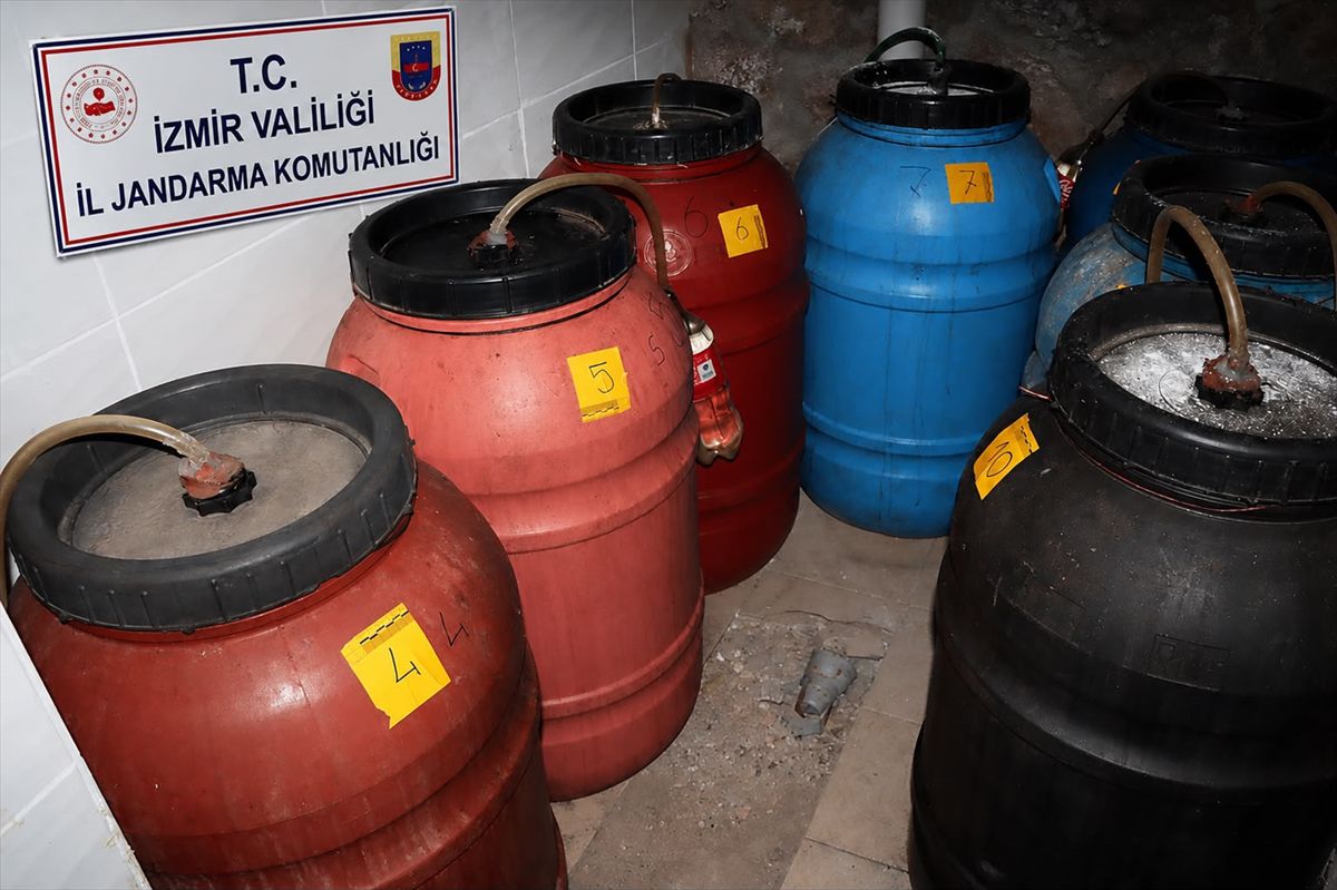 Urla'da Sahte Alkol Operasyonu: 2 Bin 200 Litre Ele Geçirildi