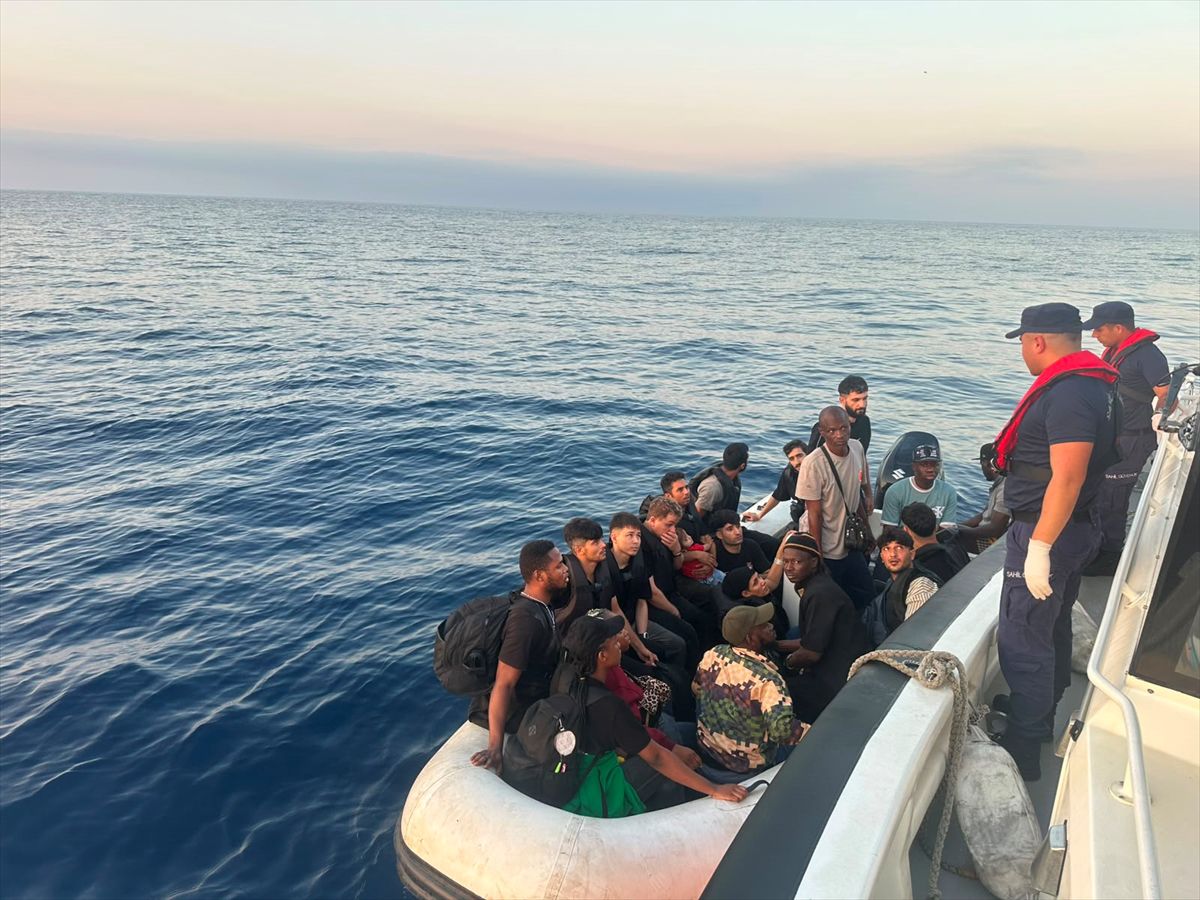 İzmir'de 44 Düzensiz Göçmen Yakalandı