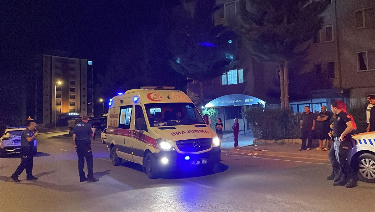 Baba ve oğul sigara parası kavgasında birbirini bıçakladı