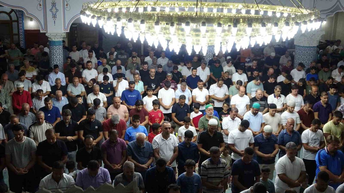 Kilis'te Mevlid Kandili Coşkusu: Camiler Doldu Taştı
