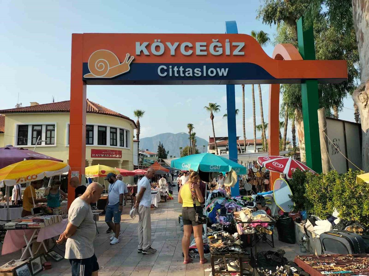 Köyceğiz'de İkinci El Pazarı Sıcaktan Etkilendi