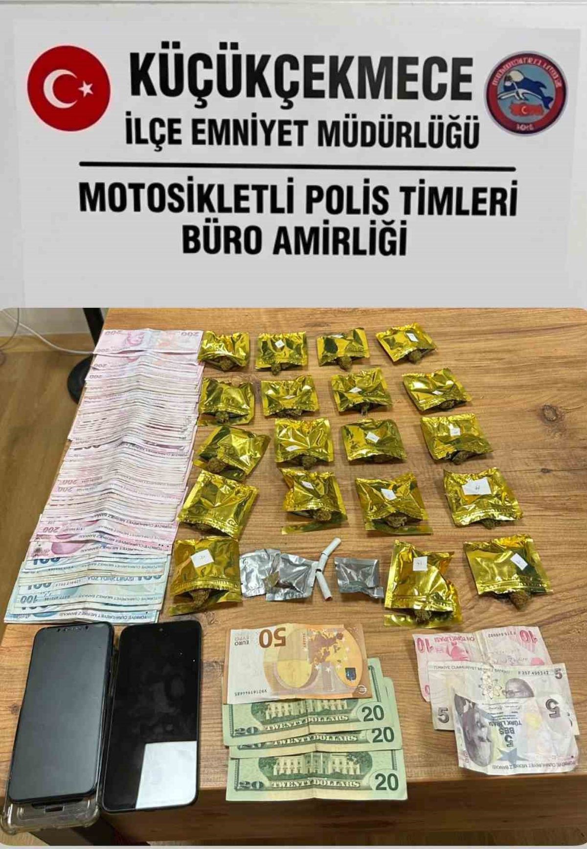 Küçükçekmece'de uyuşturucu operasyonu: 17 paket ve 25 bin TL ele geçirildi