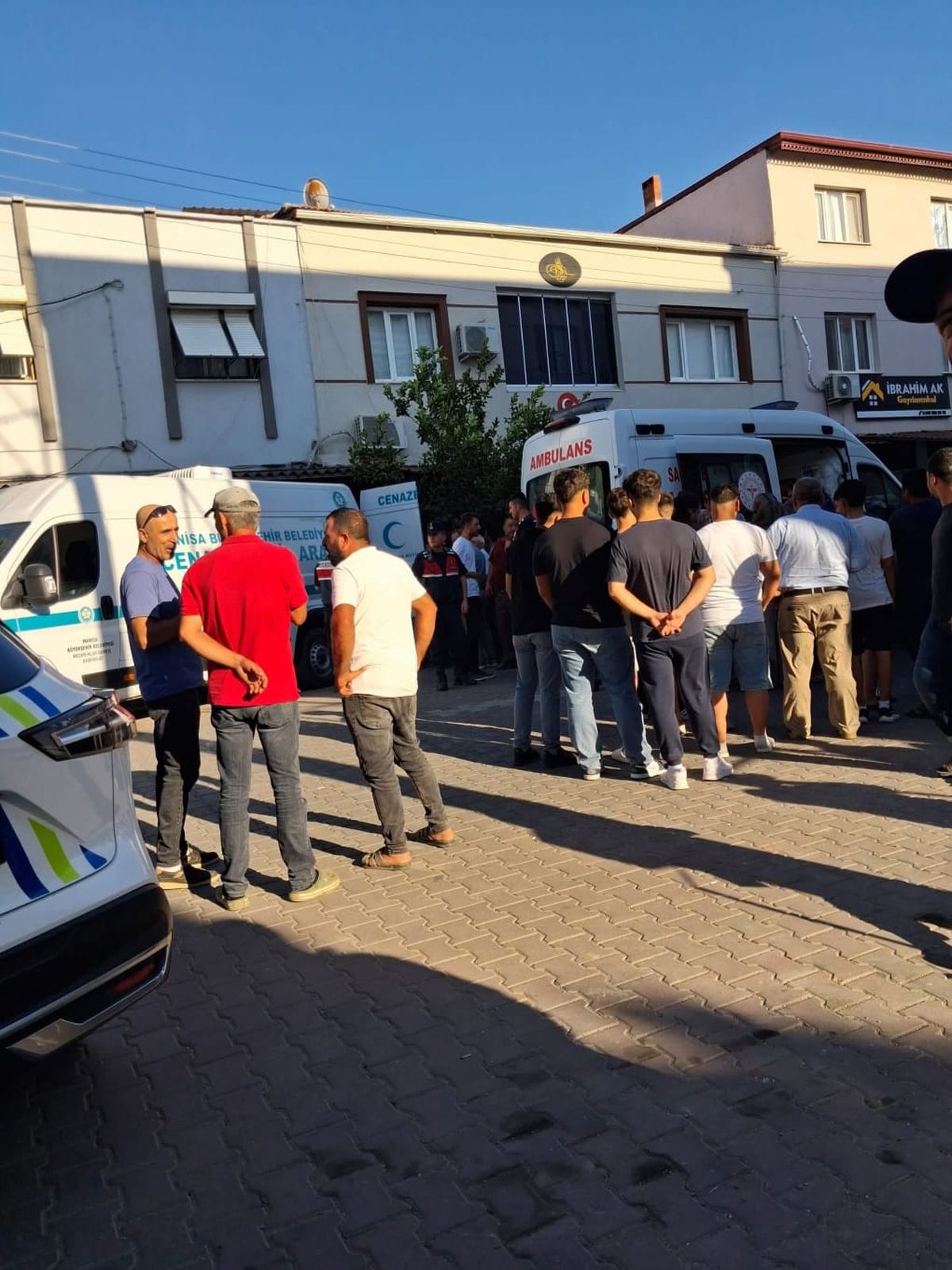 Manisa’da berber dükkanına silahlı saldırı: 2 ölü