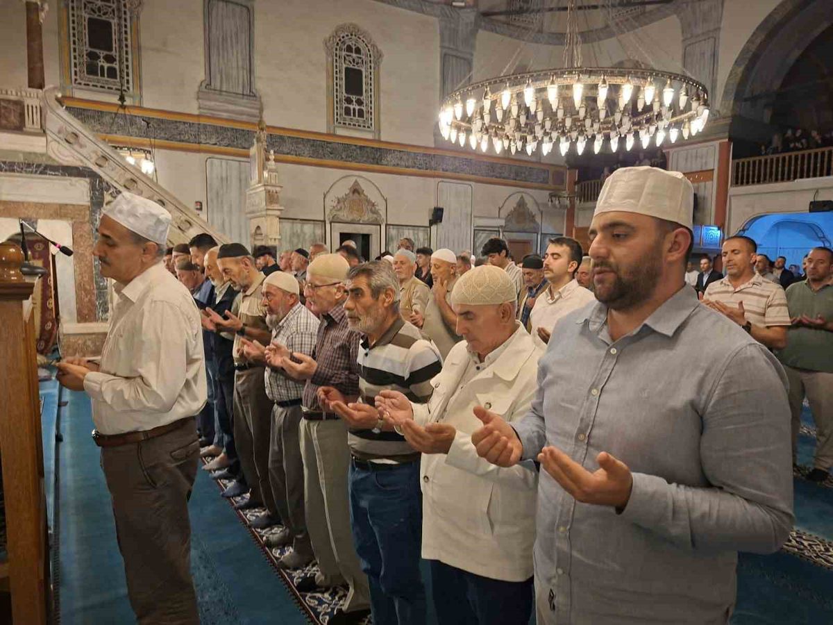 Yozgat'ta Mevlid Kandili'nde Hatm-i Şerif ve İkram