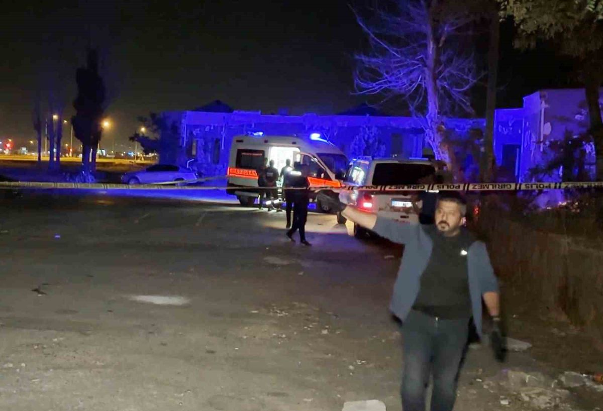 Aksaray'da Minibüste Asılı Ceset Bulundu