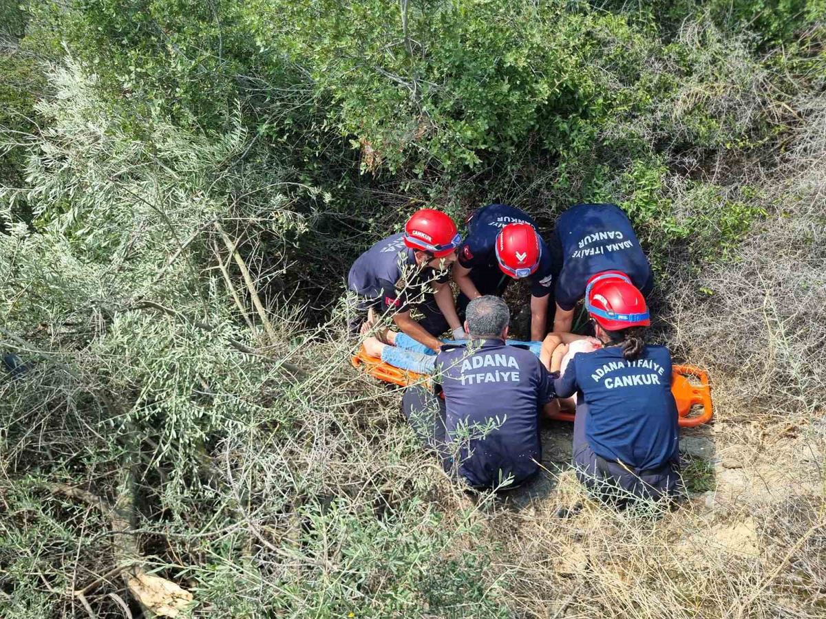 Adana'da uçuruma yuvarlanan otomobildeki genç kadın hayatını kaybetti