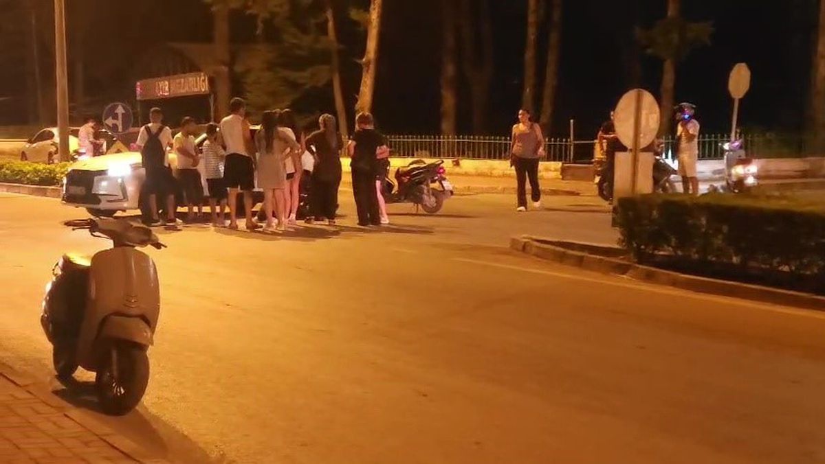 Manavgat'ta motosiklet otomobile çarptı: 1 yaralı