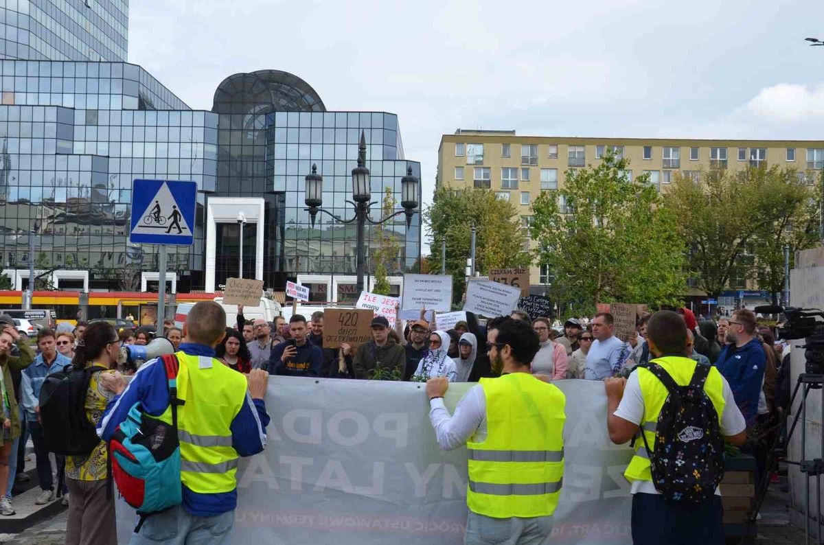 Varşova'da yabancılardan ikamet protestosu