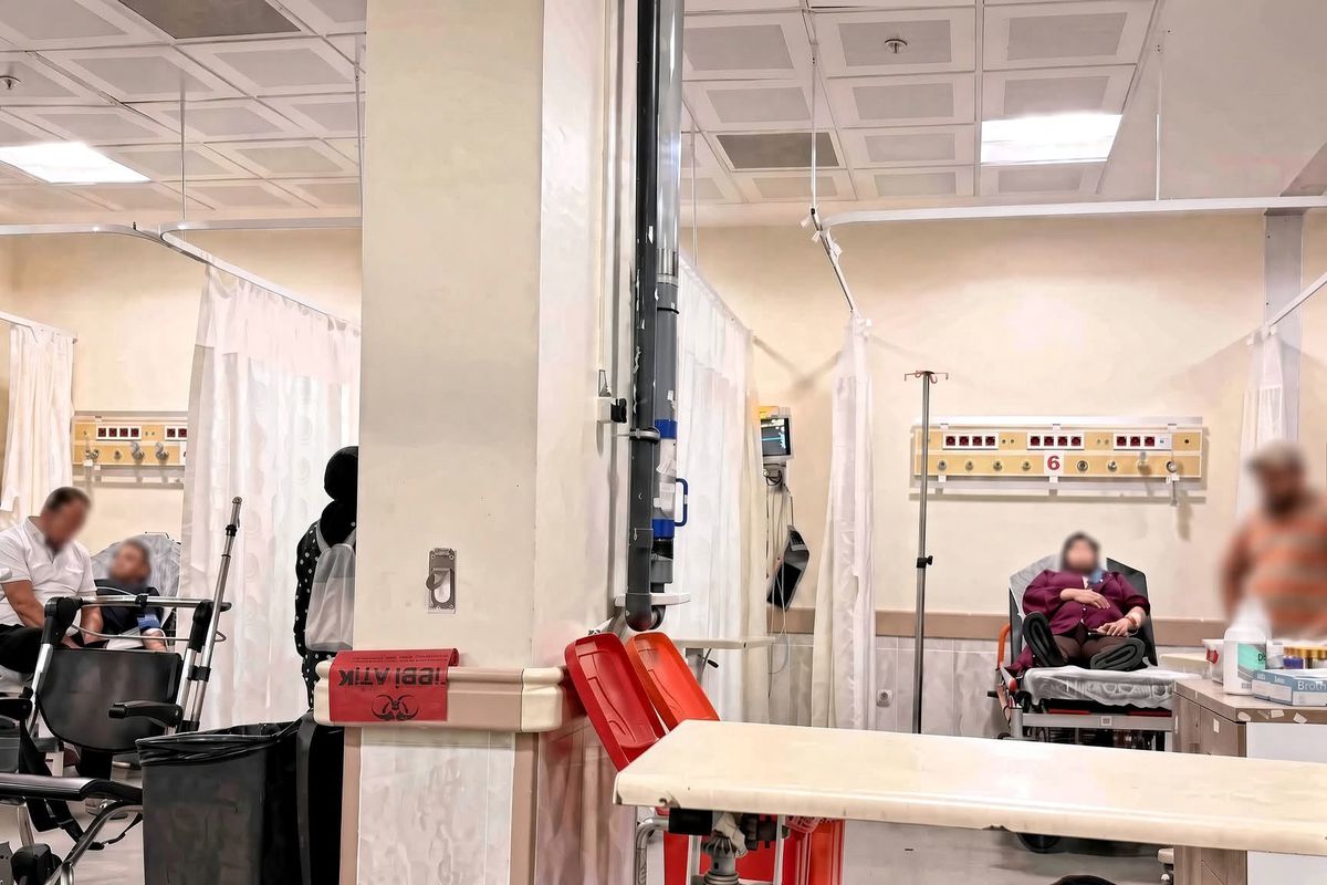 Vali Yardımcısı hastanede sıra bekledi, gözlemlerini paylaştı