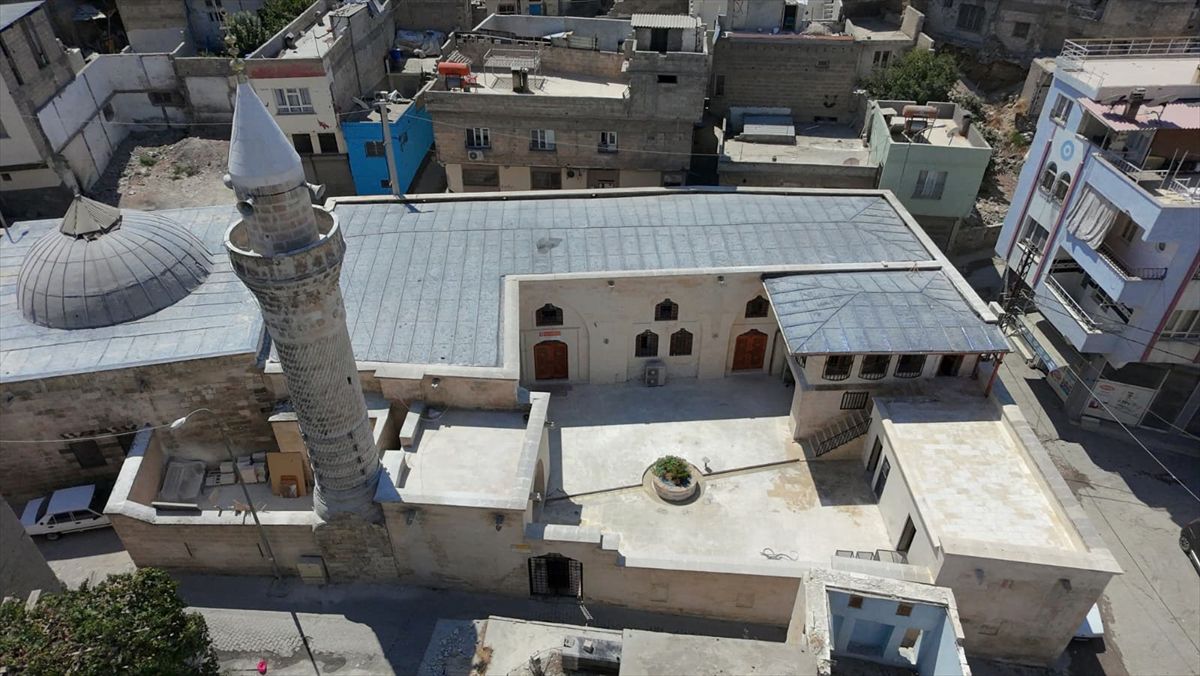 Depremde hasar gören iki cami yeniden ibadete açılıyor