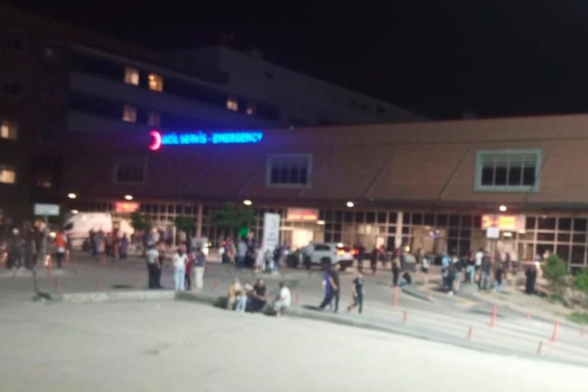 Zehirlenen 2 kişi hastaneye getirildi, acil servis tahliye edildi