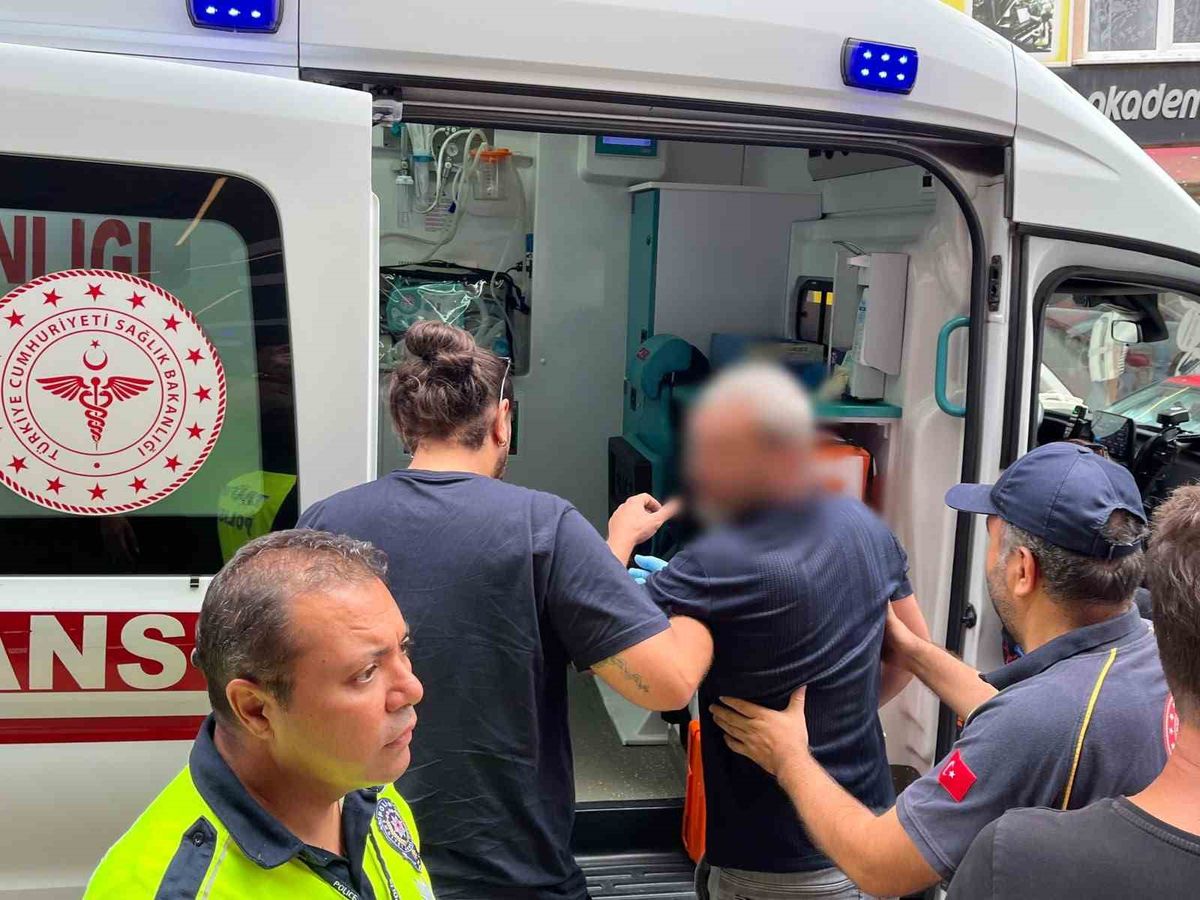 Sinop'ta Motosiklet ile Hafif Ticari Araç Çarpıştı: 1 Yaralı