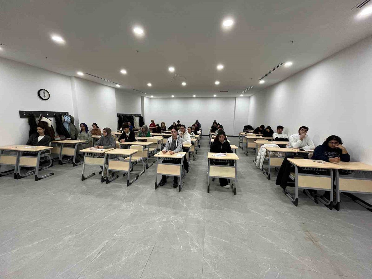 Sivas HEM'den 153 öğrenci üniversiteye yerleşti