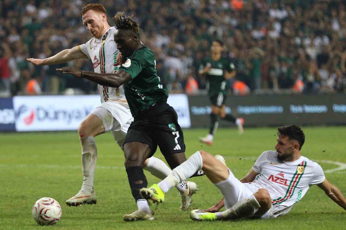 Kocaelispor evinde Amed SF'yi 2-0 yendi