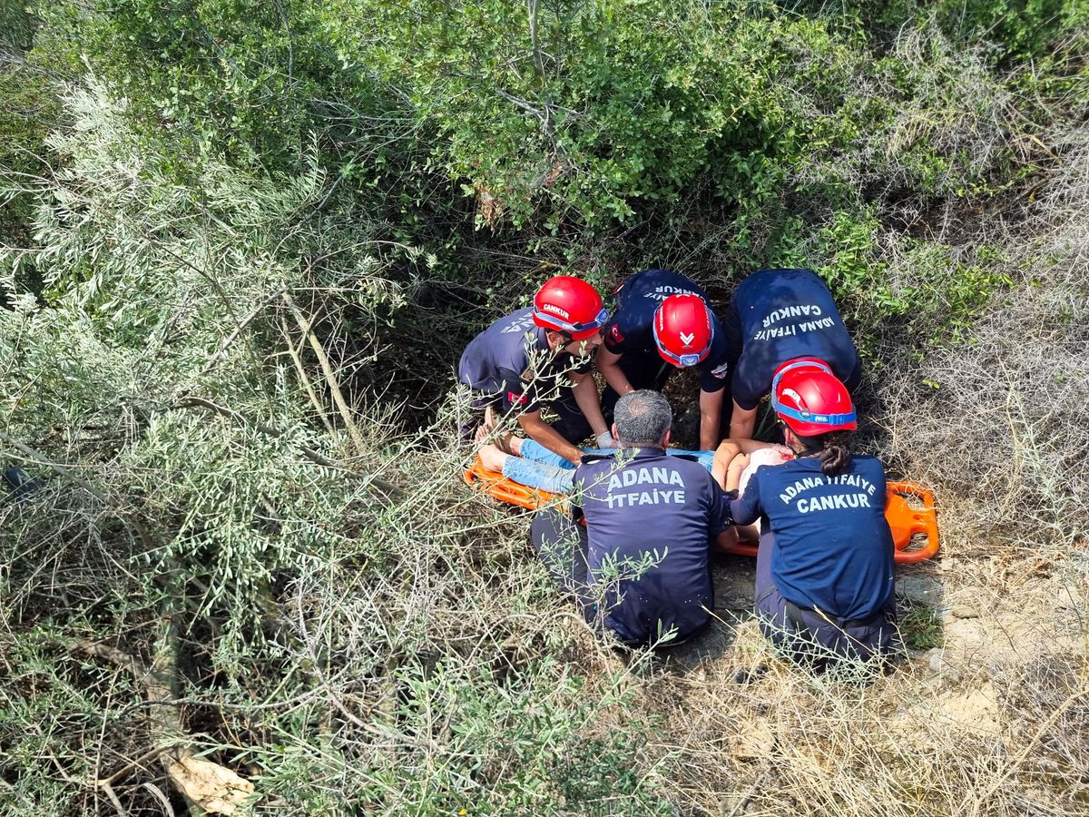 Adana'da Uçuruma Yuvarlanan Otomobilde Sürücü Hayatını Kaybetti
