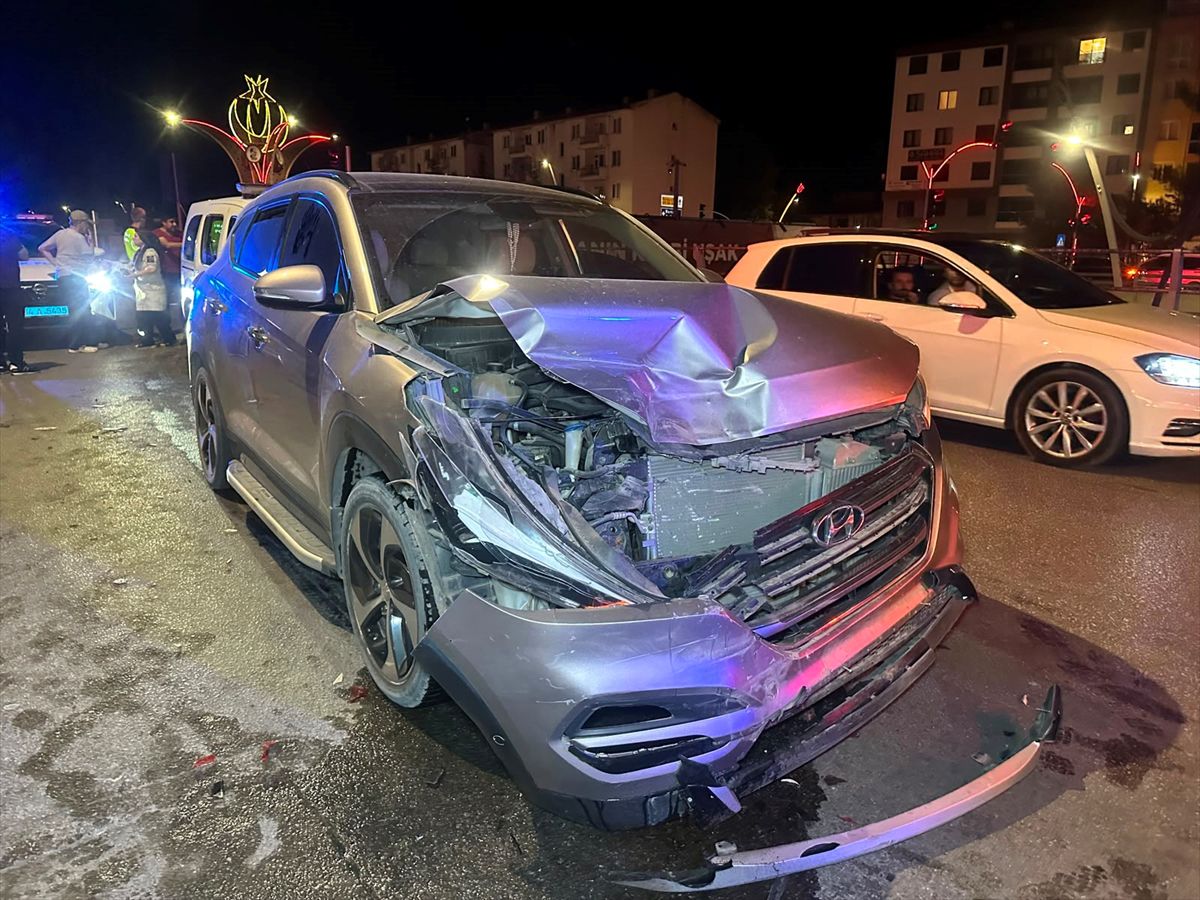 Uşak'ta Kaza: 2'si Çocuk 6 Yaralı