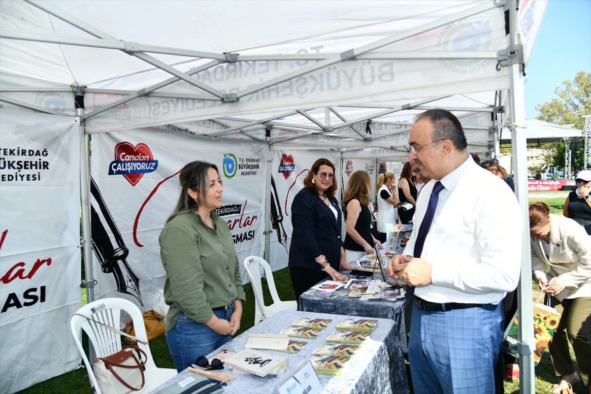 Tekirdağlı Yazarlar Buluşması'nda Vali Soytürk Kitapları İnceledi