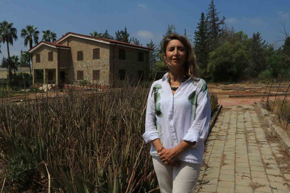 Adana'daki Botanik Bahçesi'nde Tıbbi ve Zehirli Bitkiler Tanıtılıyor