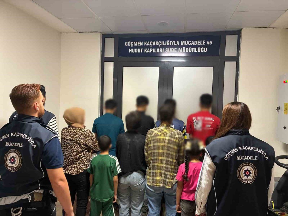 Afyonkarahisar'da Göçmen Kaçakçılığı Operasyonu: Tırda 14 Kaçak Göçmen Yakalandı