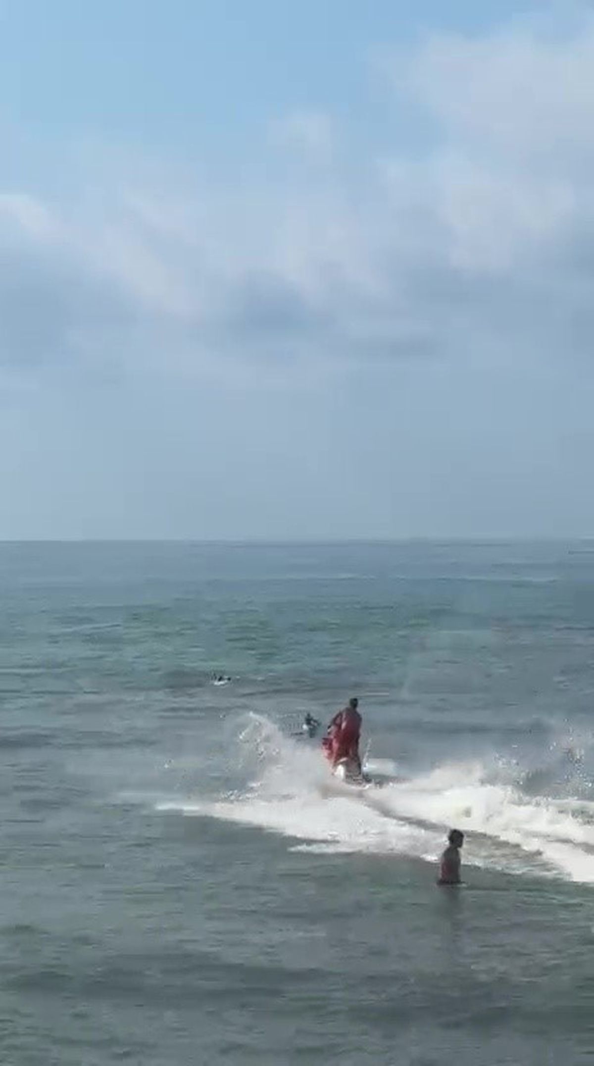 Jet-ski’yle 3 kişi boğulmaktan kurtarıldı