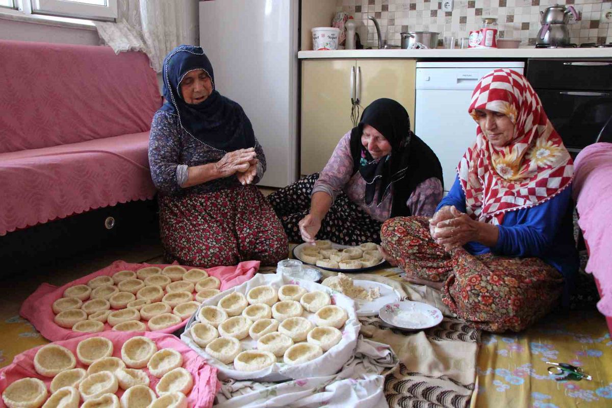 Amasya'nın Taşova İlçesinde Geleneksel Çanak Tarhana Mesaisi Başladı