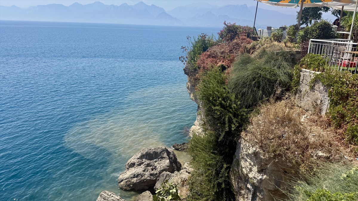 Falez Parkı'nda atık su denize karıştı