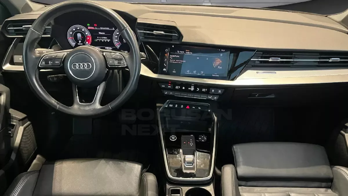 Audi Yeni A3'te Dev Ekranlara Elveda Diyor: Fiziksel Tuşlar Geri Dönüyor
