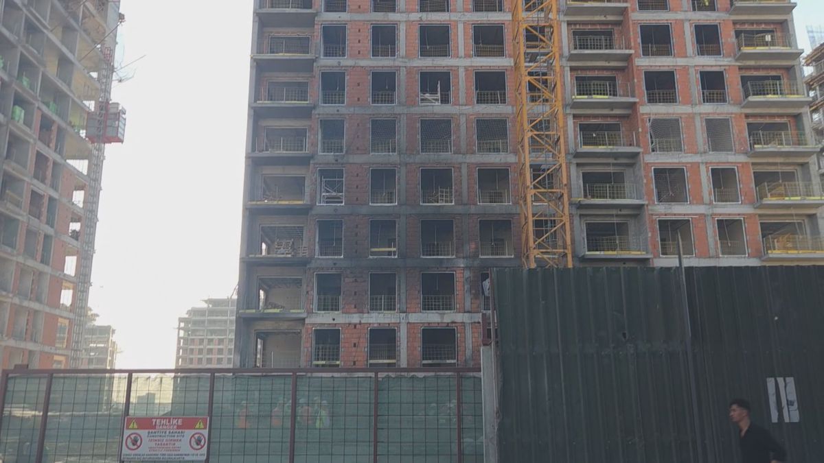 Bağcılar'da İnşaat Yangını: Kule Vinci ve Malzemeler Zarar Gördü