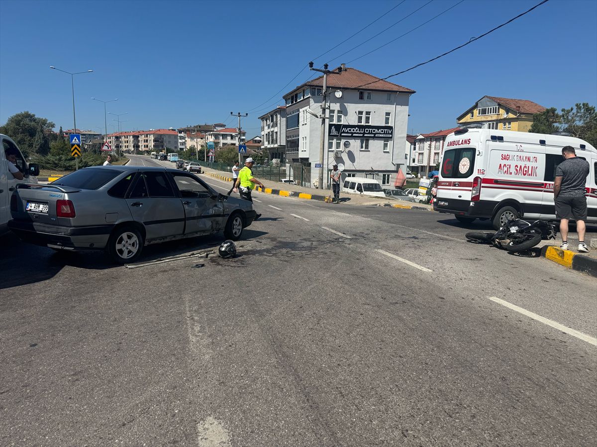 Bartın'da motosiklet-otomobil çarpıştı: 2 yaralı
