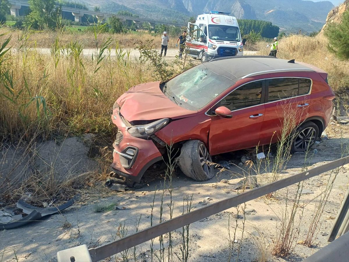 Bilecik'te SUV Devrildi: 2'si Çocuk 4 Yaralı