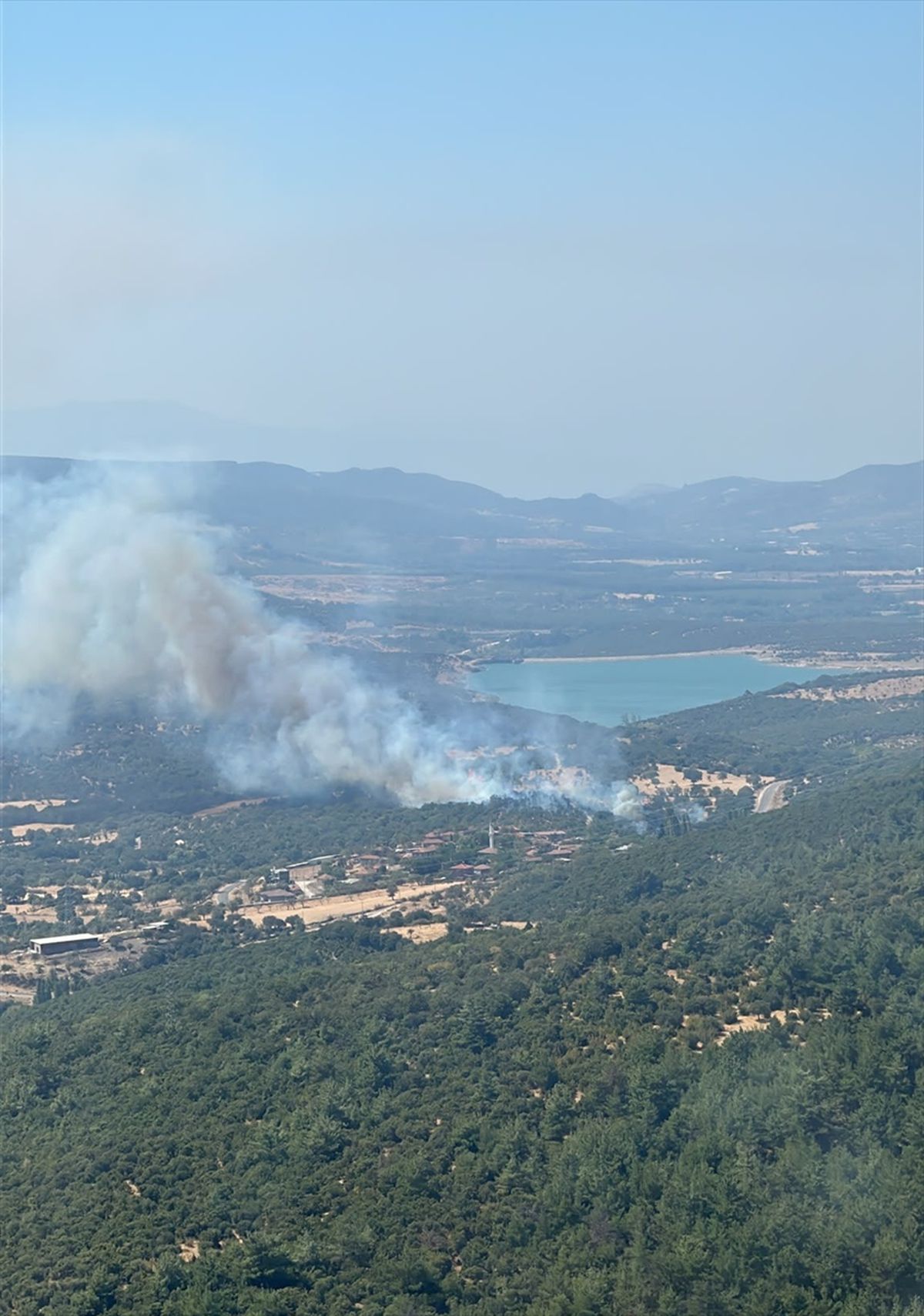 Çanakkale'de zirai alanda yangın: 5 uçak ve 5 helikopterle müdahale