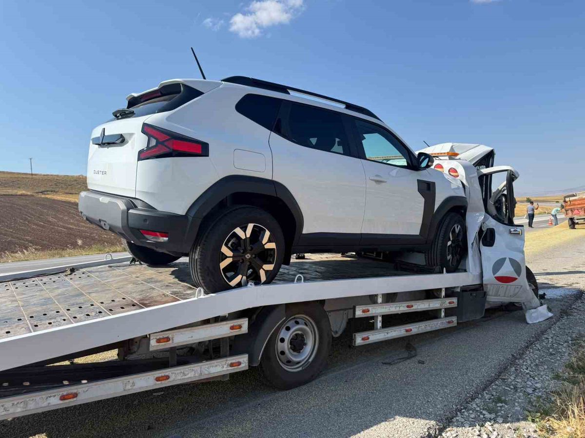 Alaca'da Çekici Traktöre Çarptı: 1 Yaralı