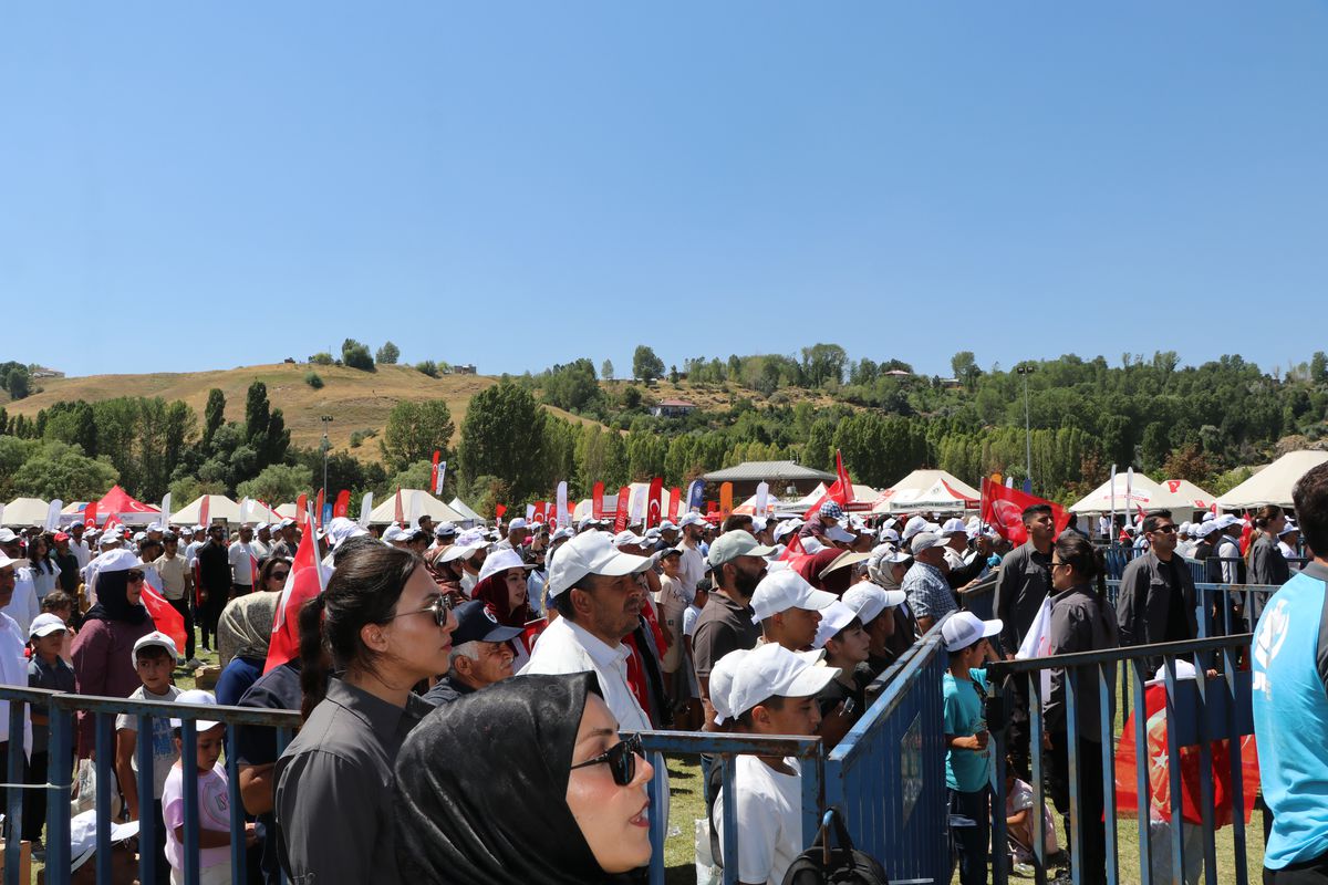 Erdoğan'dan Ahlat'ta Birlik ve Beraberlik Mesajı: 'Kazanan İnsanlık Cephesi Olacak'