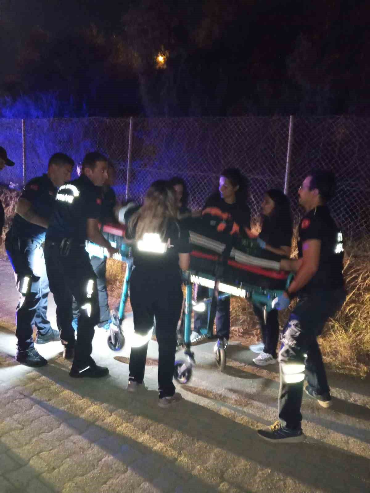Efeler'de Ticari Araç Devrildi: Sürücü Sıkıştığı Araçtan Kurtarıldı