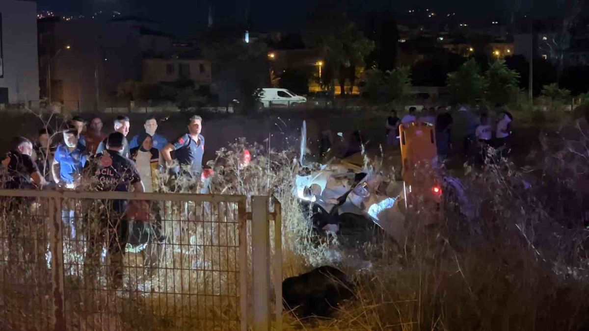 Bursa'da Otomobil Tarlaya Uçtu: 5 Yaralı