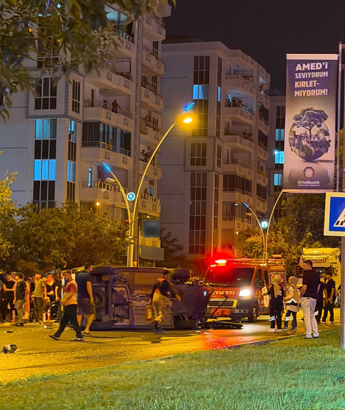 Diyarbakır'da İki Otomobil Çarpıştı: 3 Yaralı