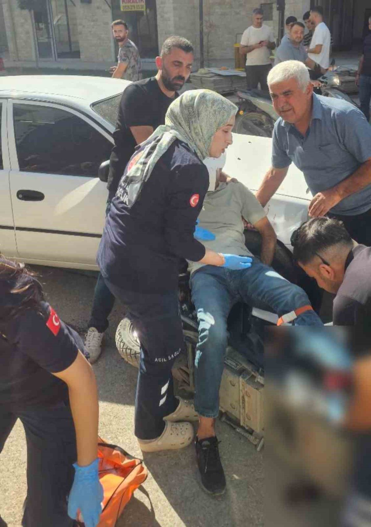 Adıyaman'da Elektrikli Bisiklet ile Otomobil Çarpıştı: 1 Yaralı