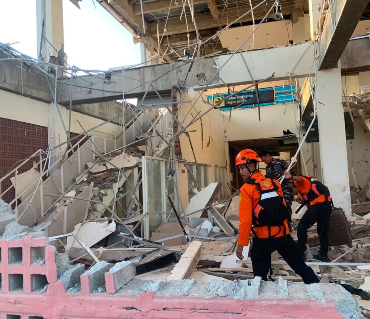 Endonezya'daki Depremde Can Kaybı 100'e Yükseldi