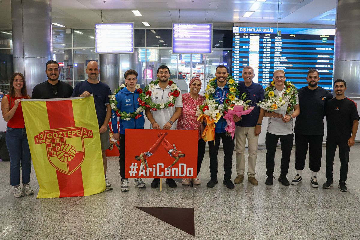 Ferhat Arıcan ve Takım Arkadaşları İzmir’de Karşılandı