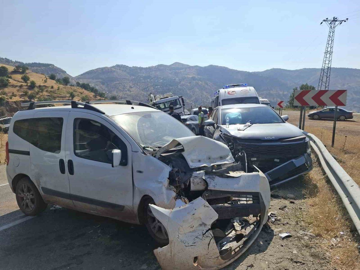 Adıyaman'da İki Araç Çarpıştı: 1 Yaralı
