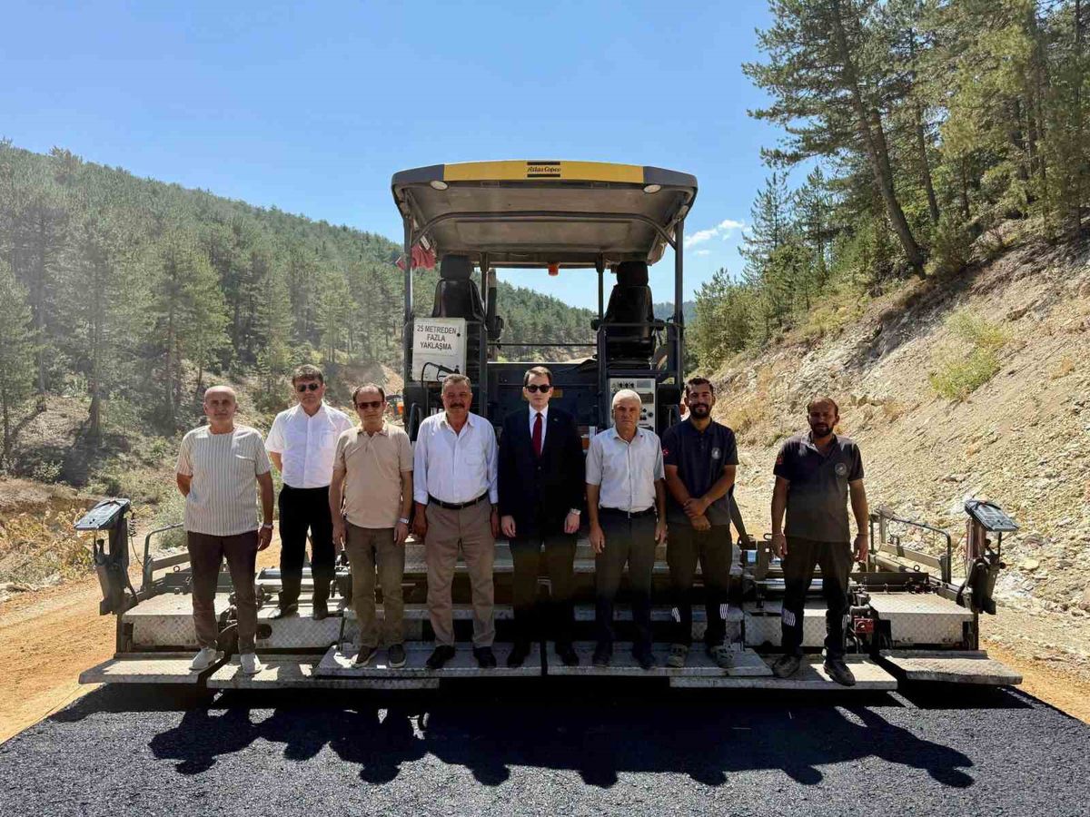Kızılçukur ile Alınören arasındaki yol tamamen sıcak asfalta kavuşuyor