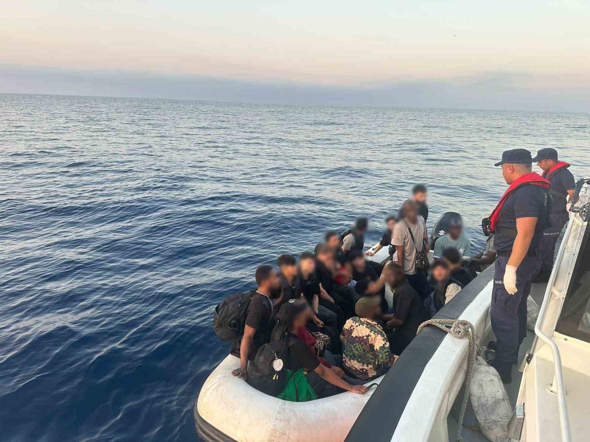 Foça ve Menderes'te 44 Düzensiz Göçmen Yakalandı