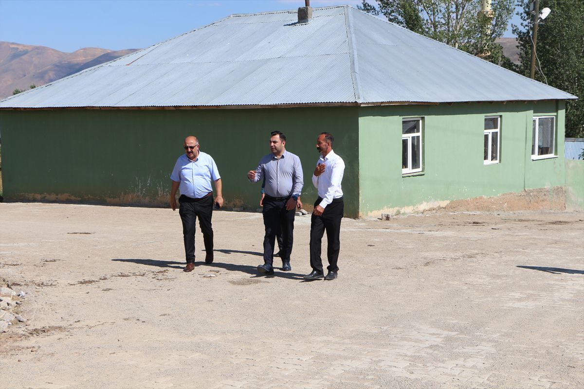Karlıova'da köy çalışmaları denetlendi