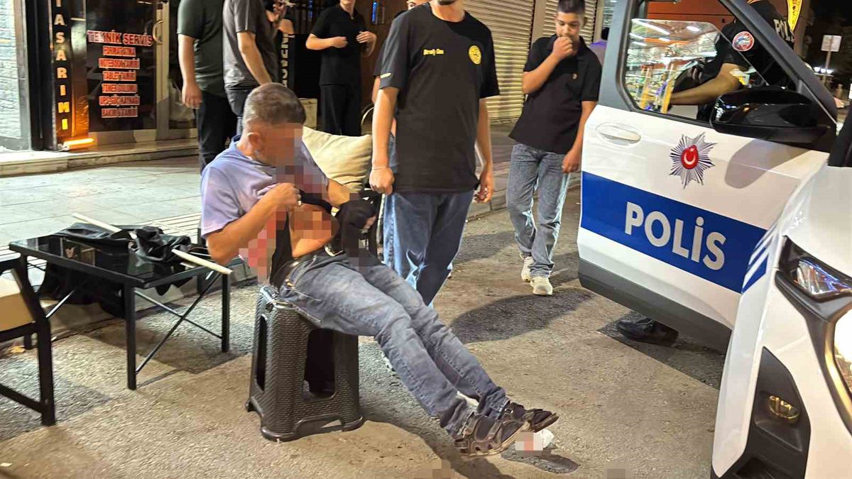 Aksaray'da Bıçaklı Yaralama: Şüpheli Kaçtı, Yaralı Soyunup Polise Direnç Gösterdi