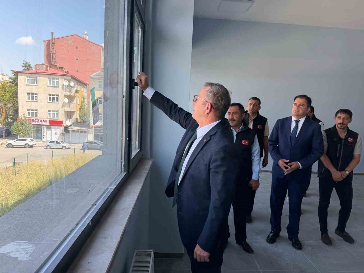 Vali Polat, Fevzipaşa Ortaokulu'nda İncelemelerde Bulundu