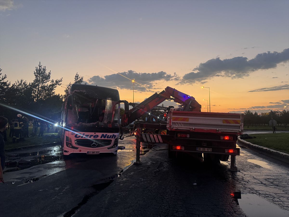 Kayseri'de Otobüs-Tanker Kazası: 35 Yaralı