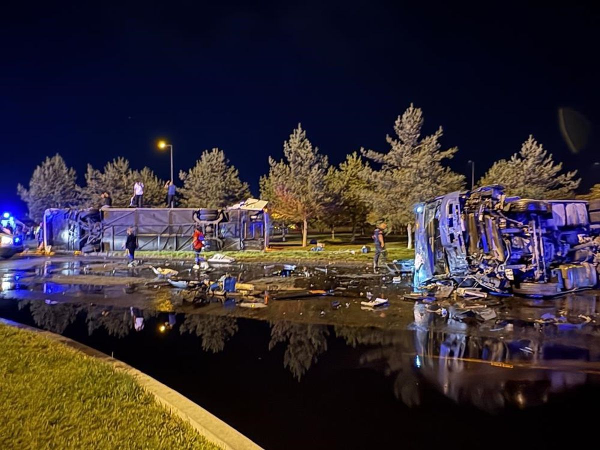 Kayseri'de feci kaza: 39 yaralı, 9 ton benzin sızıntısı
