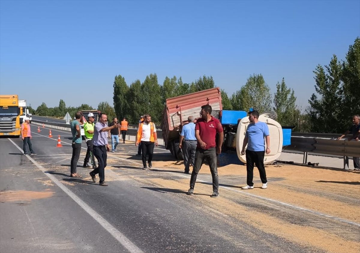 Akşehir'de Zincirleme Kaza: 3 Yaralı