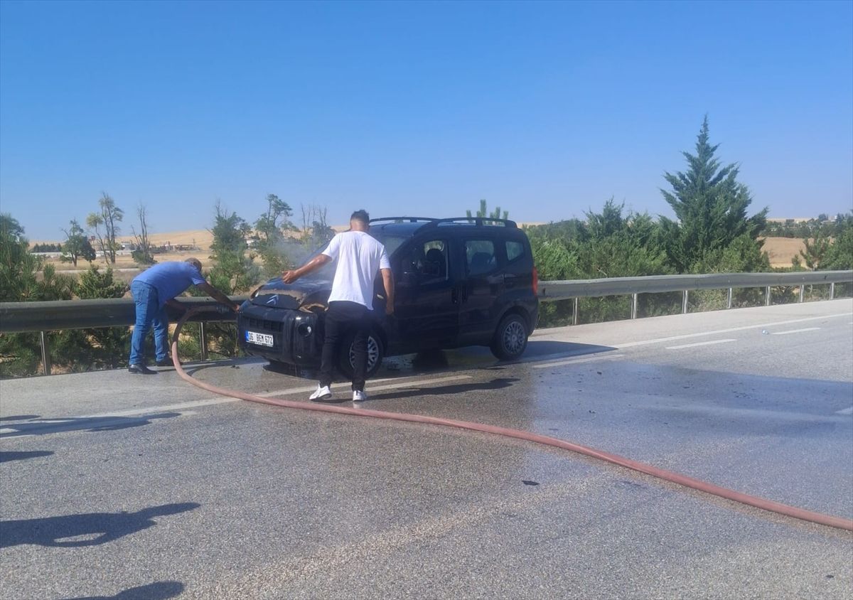 Kulu'da düğün konvoyunda araç yangını: Tanker söndürdü