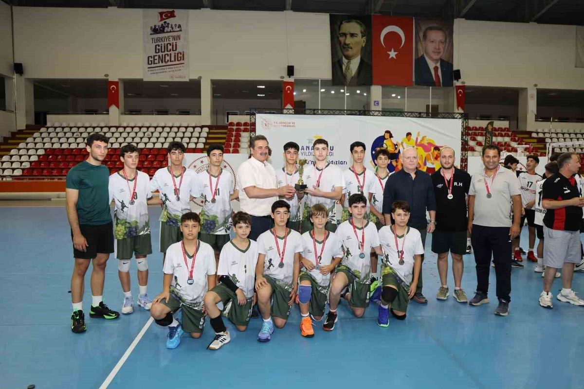 Manisa Erkek Voleybol İl Karması Türkiye İkincisi Oldu